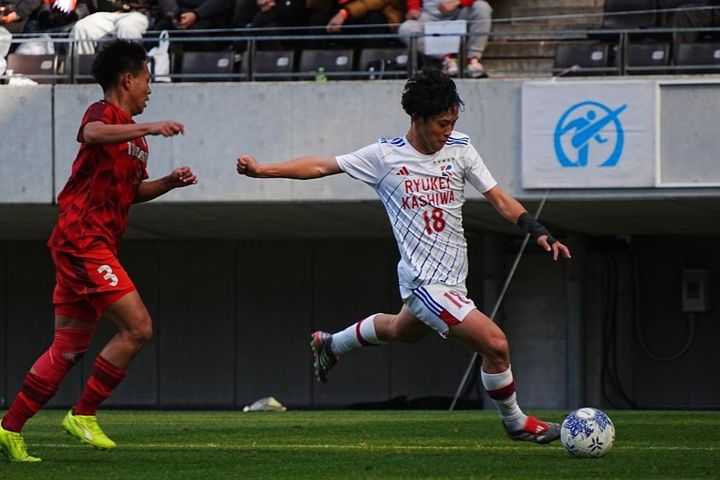 画像: シュートを放つ金子（写真：浅野凜太郎）