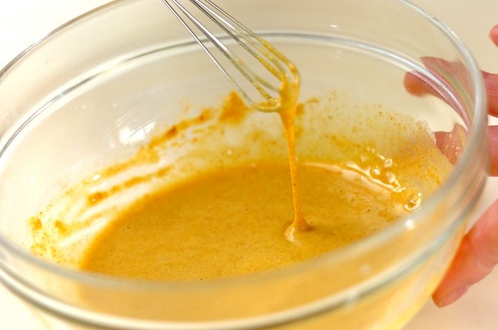 カレー味のイカリングフライの下準備2