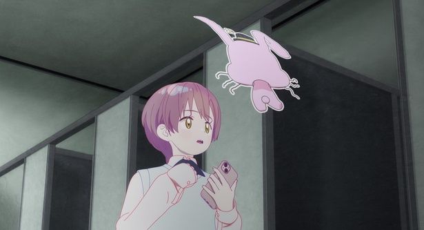 主人公の女子高生・前澤栞(CV：SUZUKA)。SNSをめぐるあるアクシデントがきっかけとなり、スマホの中に広がる不思議な世界に閉じ込められてしまう