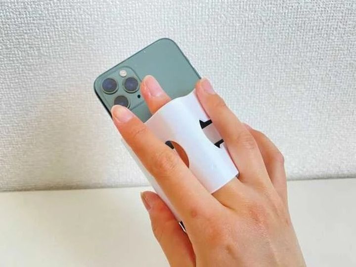 ダイソーの便利なスマホホルダー