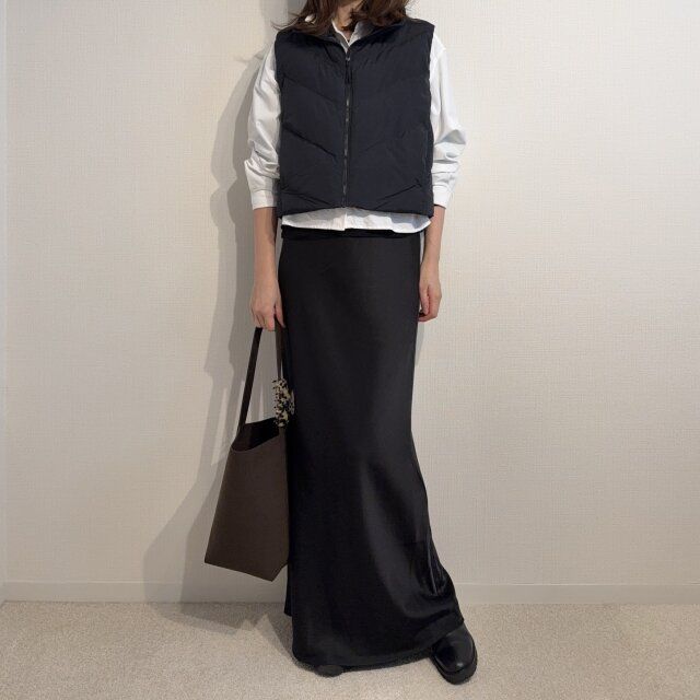 ユニクロパフテッククロップドベストとシャツコーデ