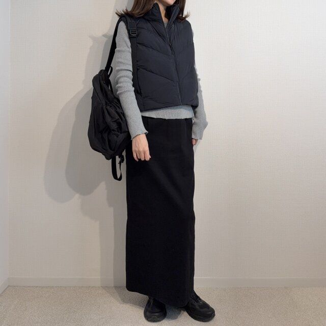 ユニクロパフテッククロップドベストと薄手ニットコーデ