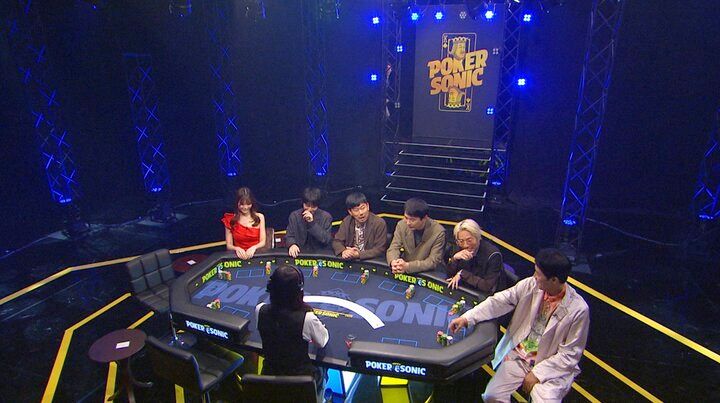 【映像】「顔面偏差値高すぎ」ドレス姿の最強ポーカー女王