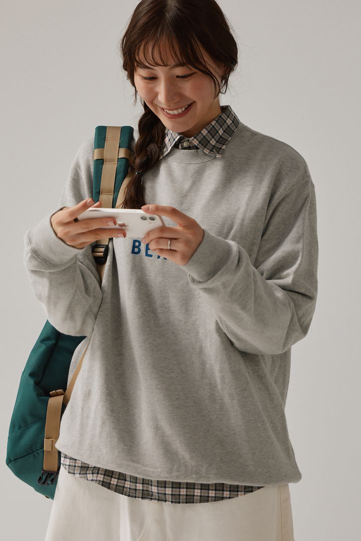 《コンバース》のスニーカーコーデ2選。引き締め役にもなるカーキが使える！【FUDGE FRIEND おしゃれさんの毎日コーディネート｜RAN】