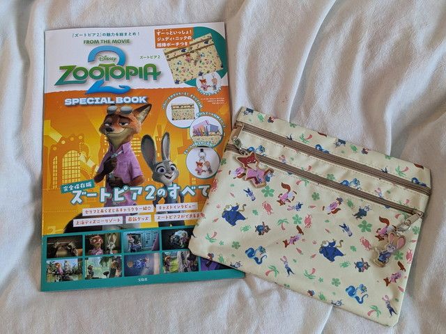 Disney ZOOTOPIA2 SPECIAL BOOKと総柄ポーチ