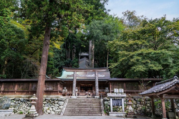 白黒2頭の神馬に会える♪ 奈良・吉野「丹生川上神社」で心潤す三社めぐり