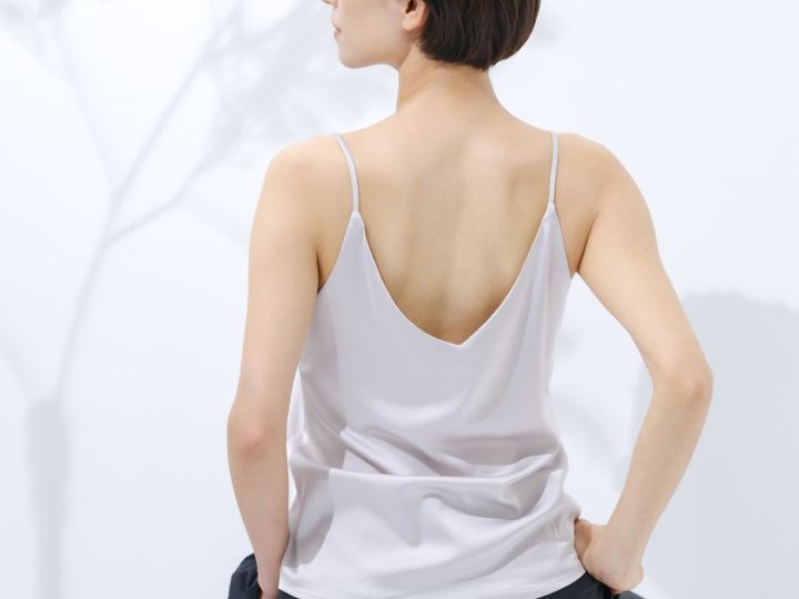 女性・背中・肩 美容イメージ