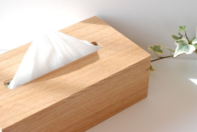 ティッシュケースに入った箱ティッシュ