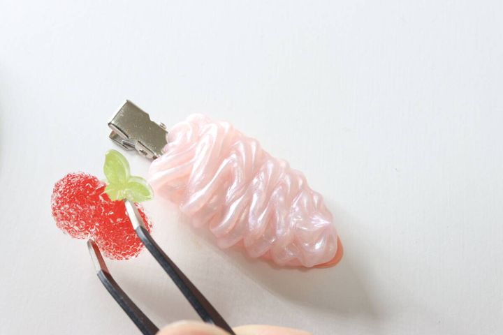 ヘアピンキット（チェリー） チェリー形パーツをのせる