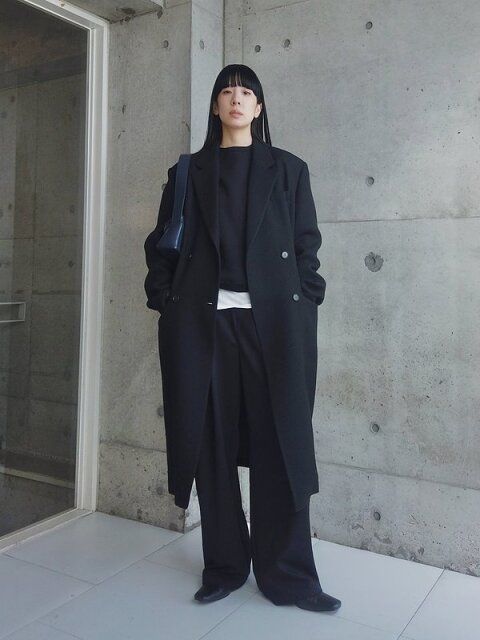 黒ロングコートコーデ4