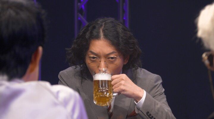 【映像】人気芸人、いきなりの“謎行動”にテーブルざわつく