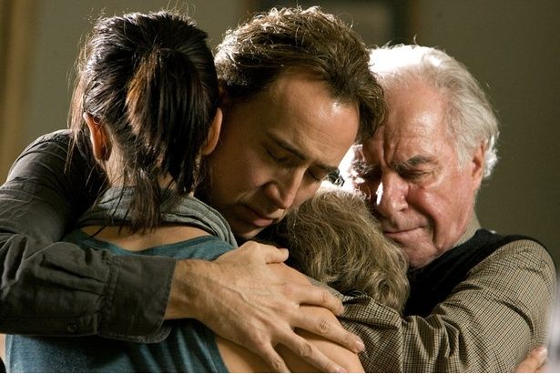 運命を受け入れ、一瞬一瞬を大事にすることに(『ノウイング』) [c]Everett Collection/AFLO