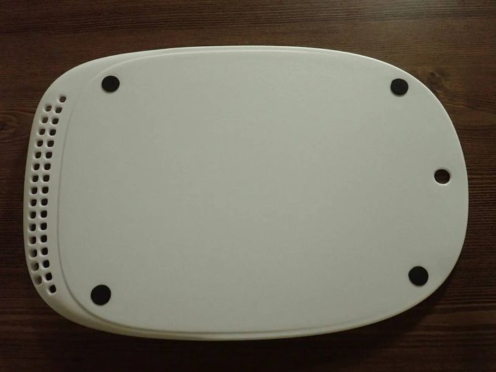 DAISO(ダイソー)：水切りできるまな板