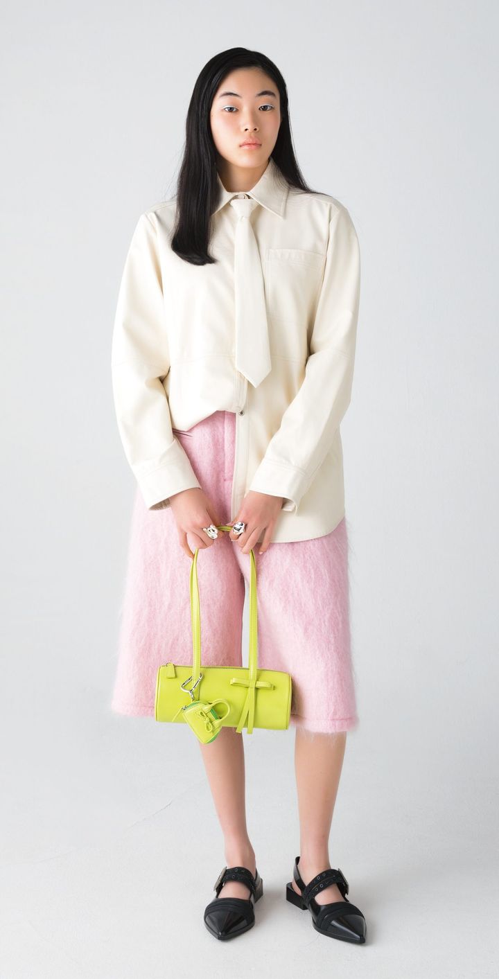 ポップなネオンカラーでコーディネートの差し色に