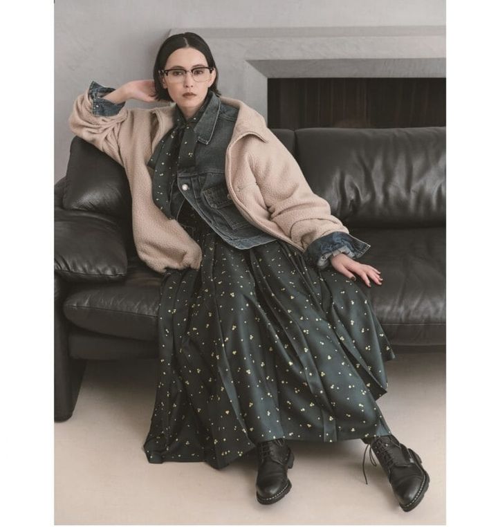 華やぎワンピはシックカラーで大人仕様に