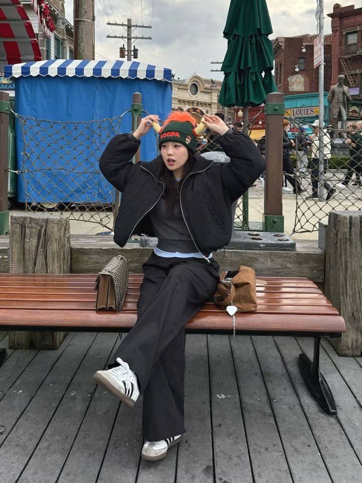 クッパのニットキャップが黒のショート丈アウターと相性よし 出典：WEAR