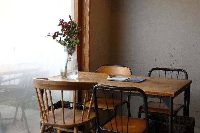 コバカフェ 店内 テーブル席