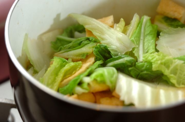 調味料２つ！白菜と油揚げのくったり煮の作り方1