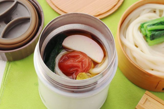 「餅入りつゆ」「年明けうどん」2品弁当