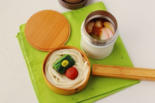 「餅入りつゆ」「年明けうどん」2品弁当