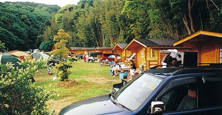 キャンプが疲れる人ほど荷物が多い？重装備の落とし穴とは？