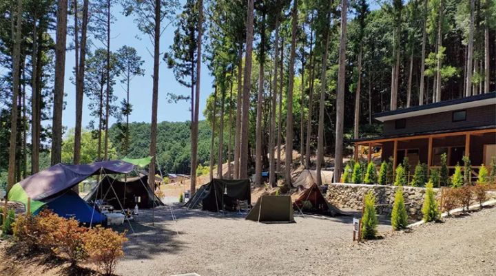 キャンプが疲れる人ほど荷物が多い？重装備の落とし穴とは？