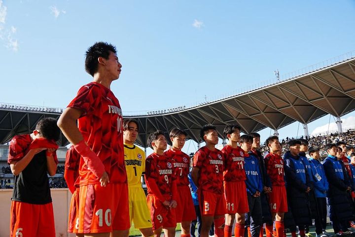 画像: 応援席に挨拶する大分鶴崎イレブン（写真：浅野凜太郎）