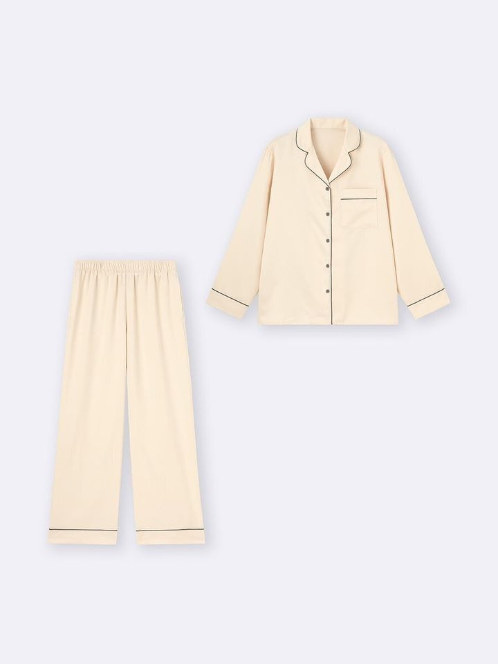 GUのサテンパジャマ（長袖＆ロングパンツ）