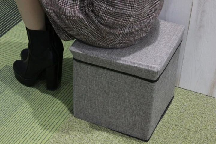 ダイソーの椅子になる収納スツール 無地