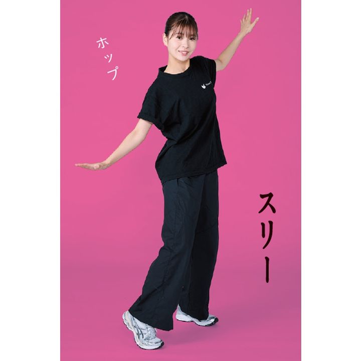 3、2の腕をキープしたまま左足をかかとをつけずに下ろす。