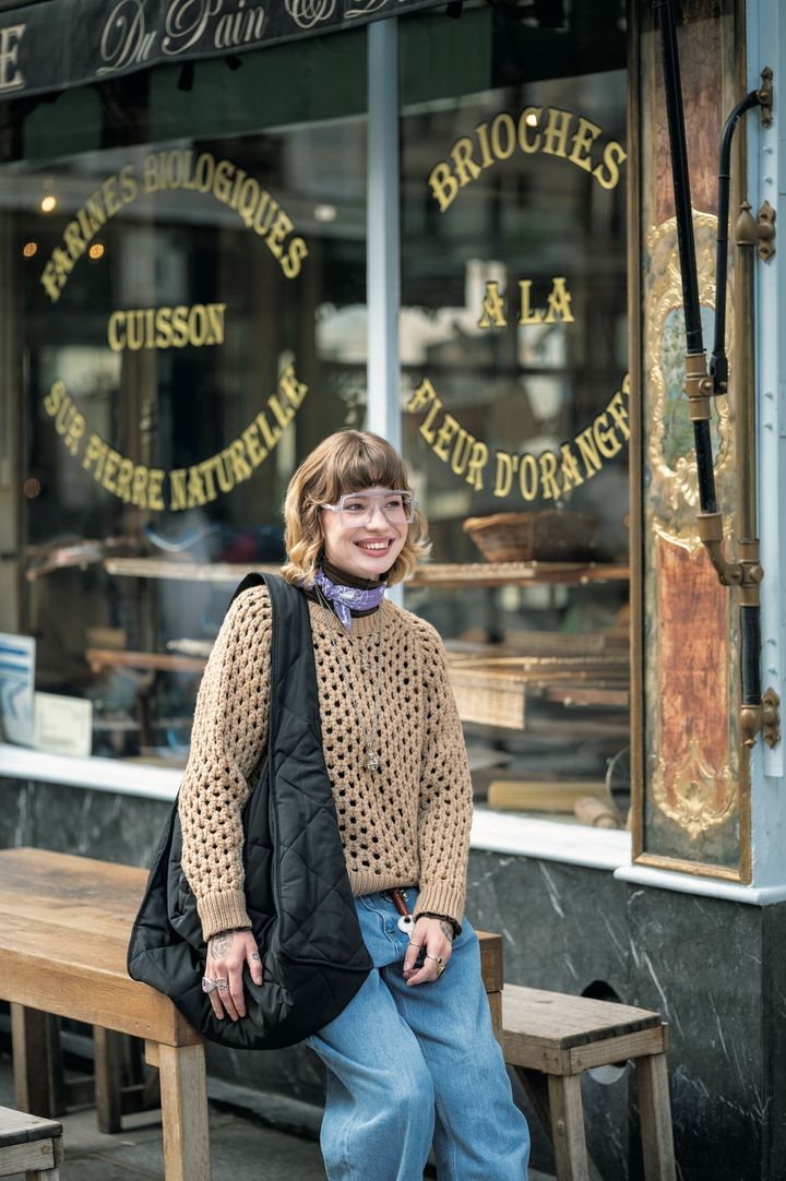 メガネだけじゃない！アイテム全てのセレクトがおしゃれなパリジェンヌのコーデ