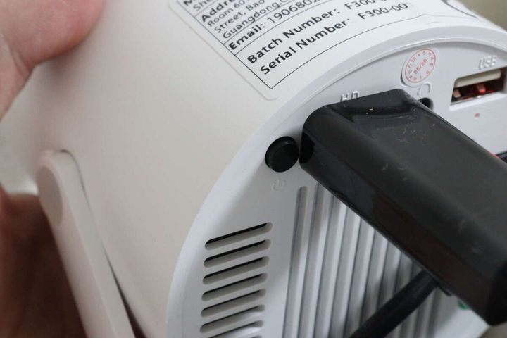 USB Type-C to HDMI ケーブル プロジェクターにつなぐ