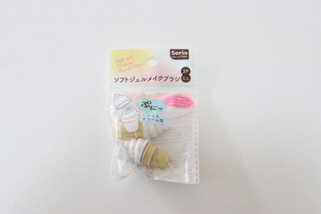 セリアのソフトジェルメイクブラシ ミニのパッケージ