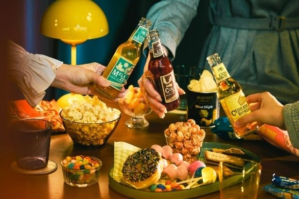 【写真】2nd Roomで菓子パーティーのイメージ。ホテルでは滞在中も仲間と楽しめる特典も