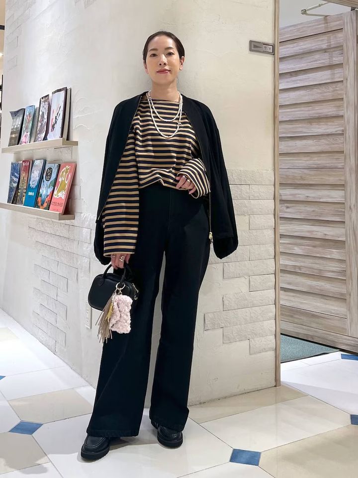 ボーダーもブラック多めでモードな雰囲気に