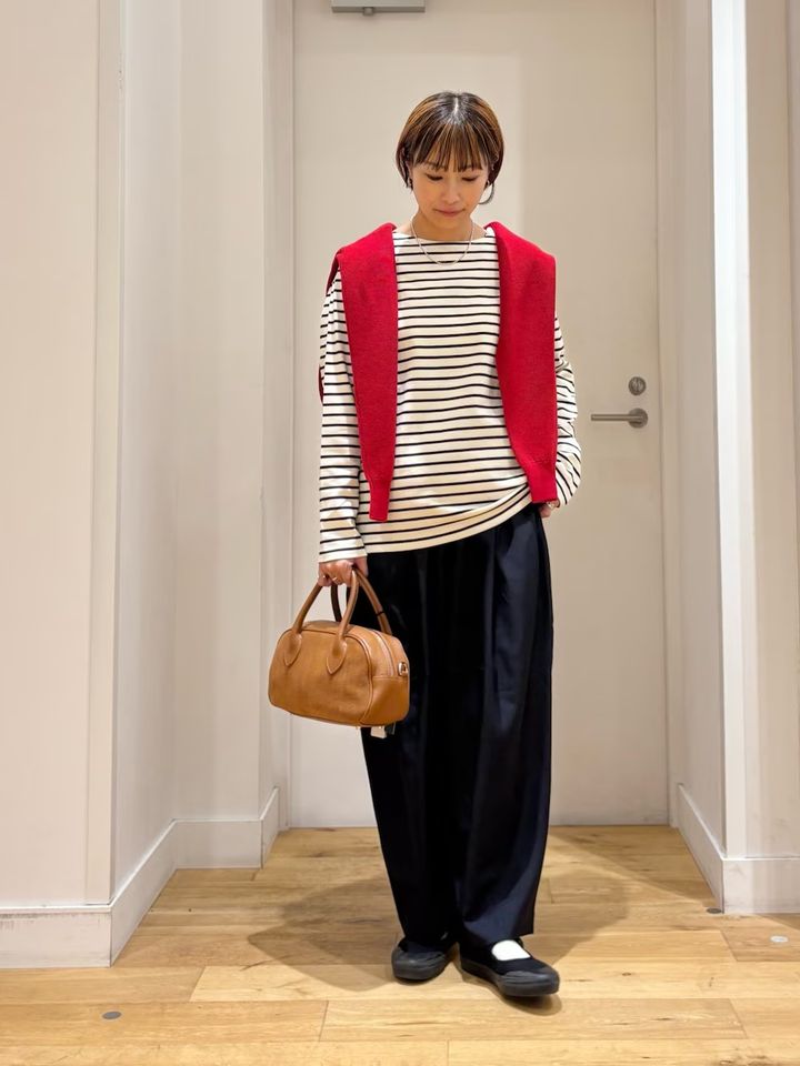 差し色として「赤」を加えてアクセントに