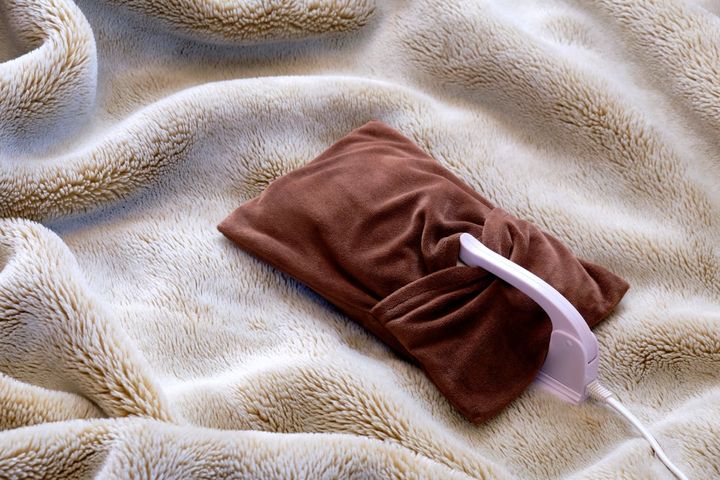 湯たんぽを使うときの注意点とは？（画像はイメージ）