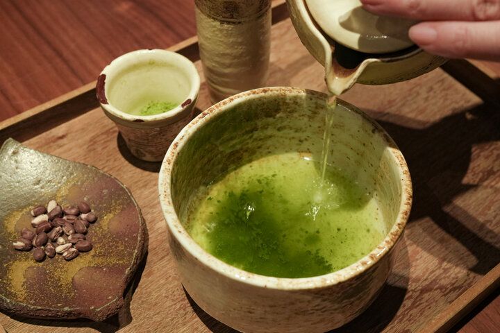 挽きたて茶や緑茶ぜんざいが味わえる、天神橋筋商店街の日本茶カフェ「CAFE大阪茶会」