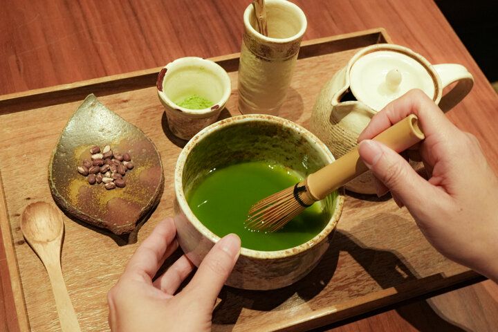 挽きたて茶や緑茶ぜんざいが味わえる、天神橋筋商店街の日本茶カフェ「CAFE大阪茶会」