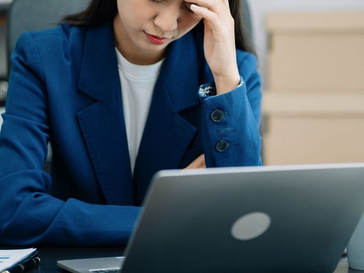 【脳科学者が解説】長期休暇明けにパスワードが思い出せなくなるのは、記憶が「無意識な記憶」に移行しているためです。頑張って思い出そうとするのは逆効果。自然に思い出すための具体的なコツを、記憶のしくみから解説します。（※画像：Shutterstock.com）