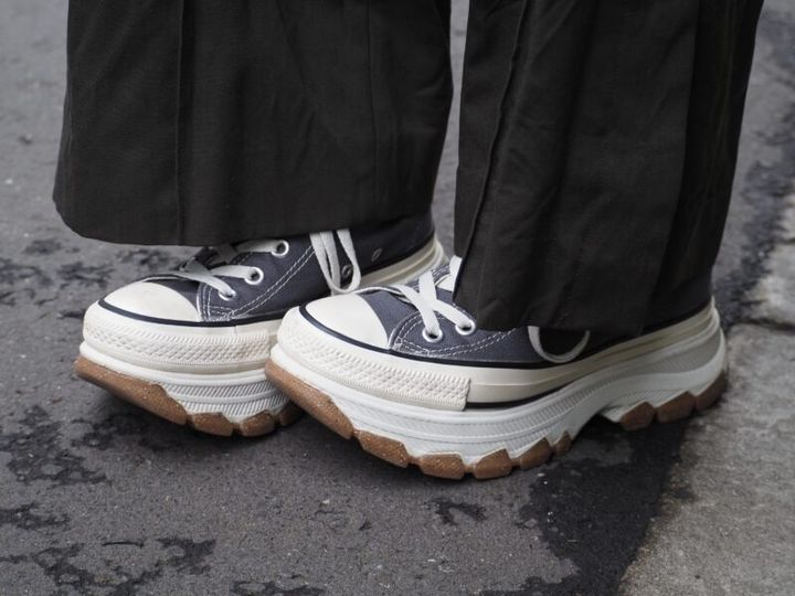 コンバースの厚底スニーカー
