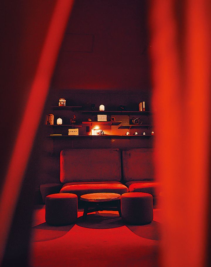 茅場町『AKAI BAR』の内観