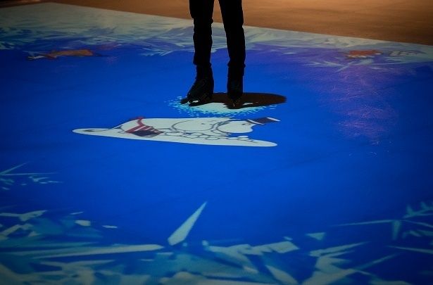 スケートリンクのプロジェクションマッピング