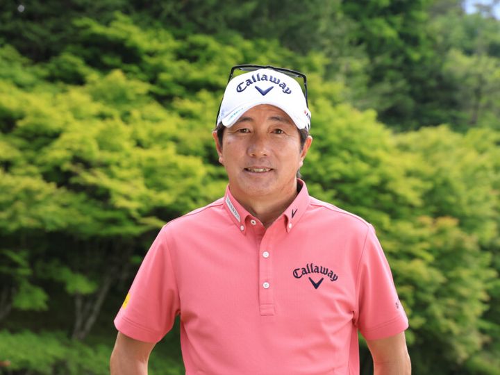 傾斜地の打ち方をベテランプロが解説！長い時間立てるバランスが大事