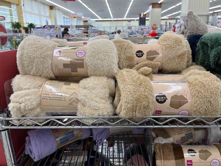 ダイソー┃ひざ掛け（フランネル調、A）