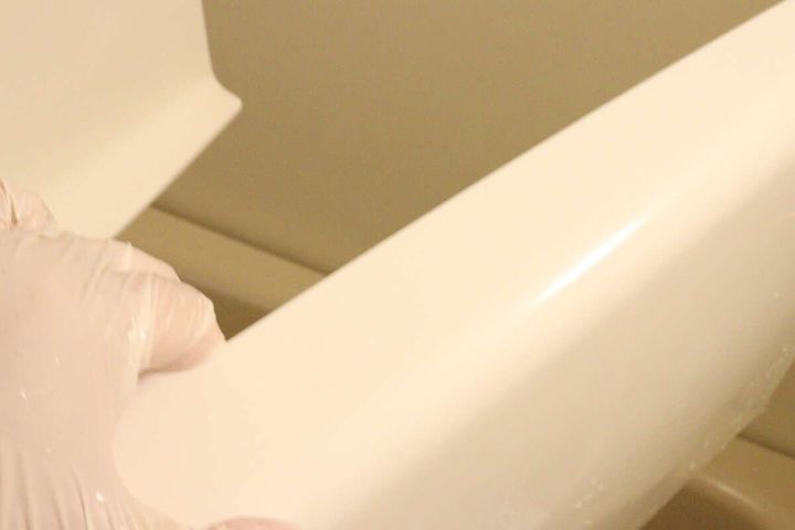 ダイソーの水アカ用洗浄剤でキレイになったお風呂のイス