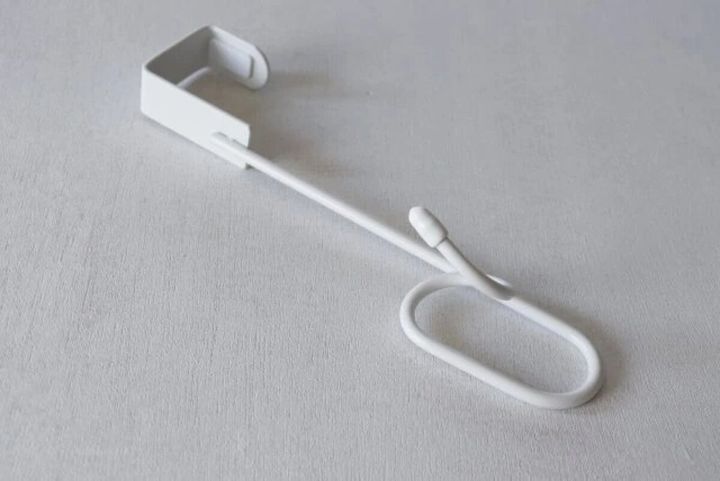 ダイソーのドアフック くるくるのホワイト