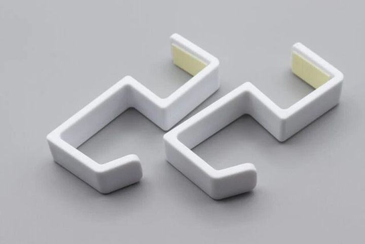 ダイソーのランドリー棚下ポールフック