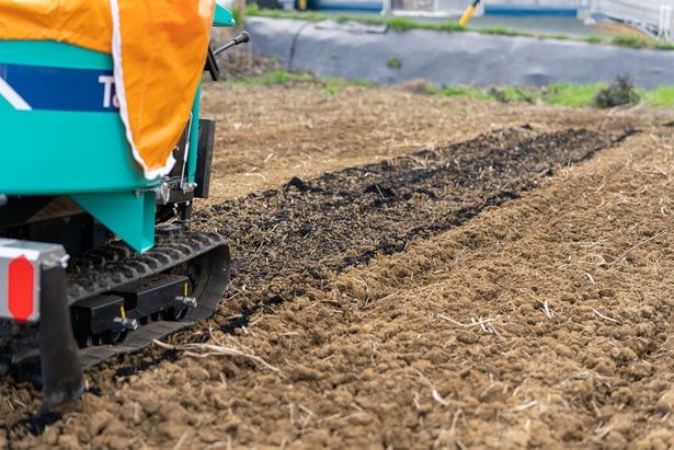 自社農園に宙炭を散布