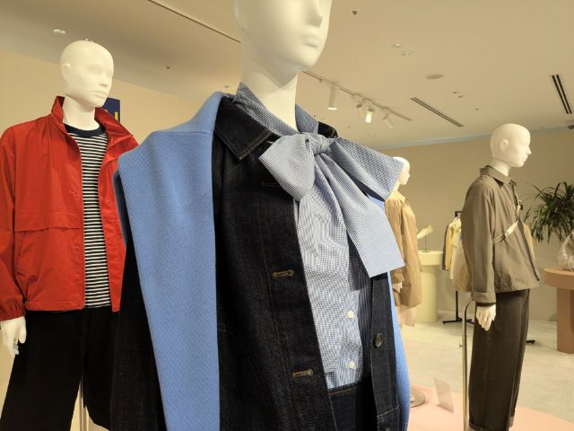 ボウタイブラウスを着用したコーデ